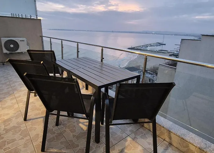 East Marina View Apartment *