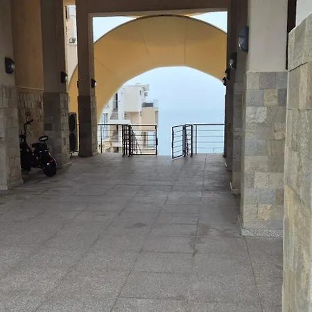 East Marina View شقة *