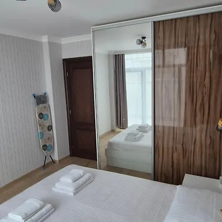 Апартаменти East Marina View