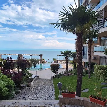 East Marina View سفيتي فلاس